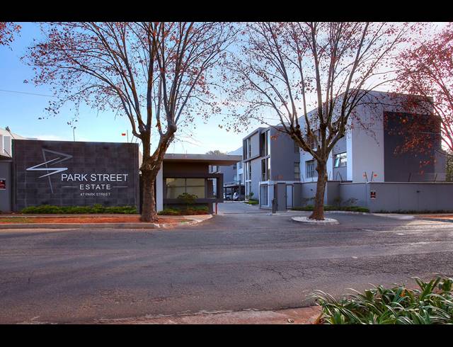 3 BEDROOM APARTMENT TO LET IN OAKLANDS